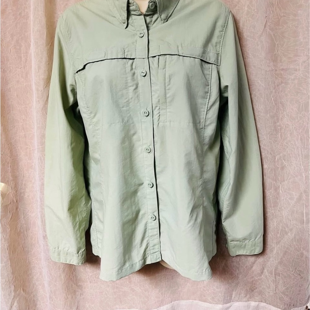 L.L. Bean Green outdoor vented Lightweight Cotton Blend shirt